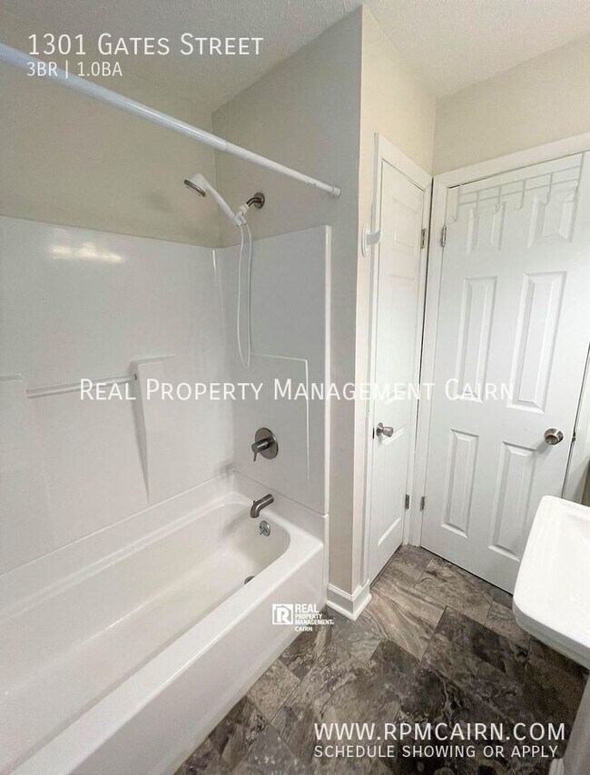 Building Photo - 1301 Gates St