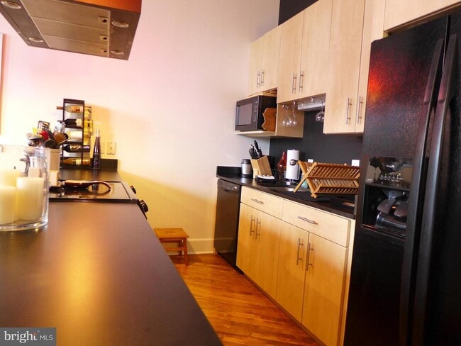 Building Photo - 200 Lincoln Ave