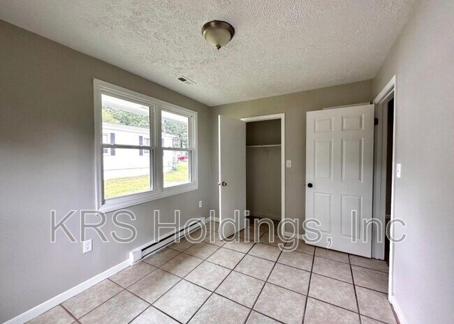 Building Photo - 115 Orange Dr