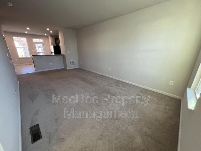 Building Photo - 505 Rolling Valley Dr