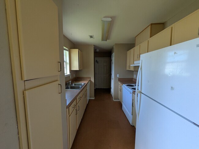 Building Photo - 1420 Azalea Dr