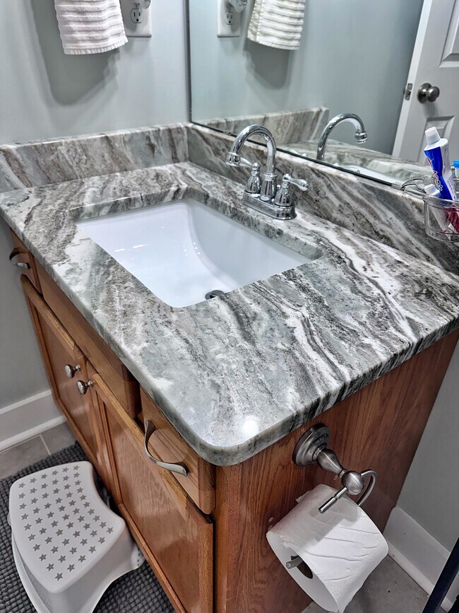 Building Photo - 304 Chisholm Trail