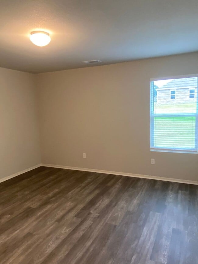 Building Photo - Preleasing Now! Four Bedroom | Two Bathroom Home in Fairview Haven