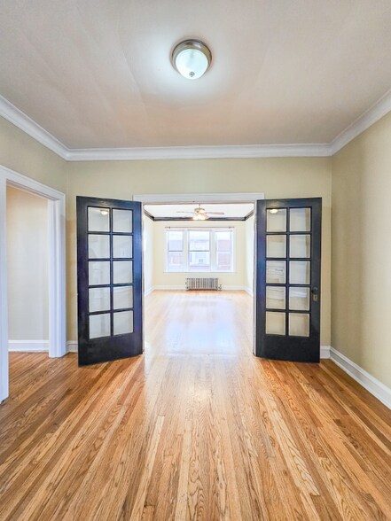 Building Photo - 4715 Belmont