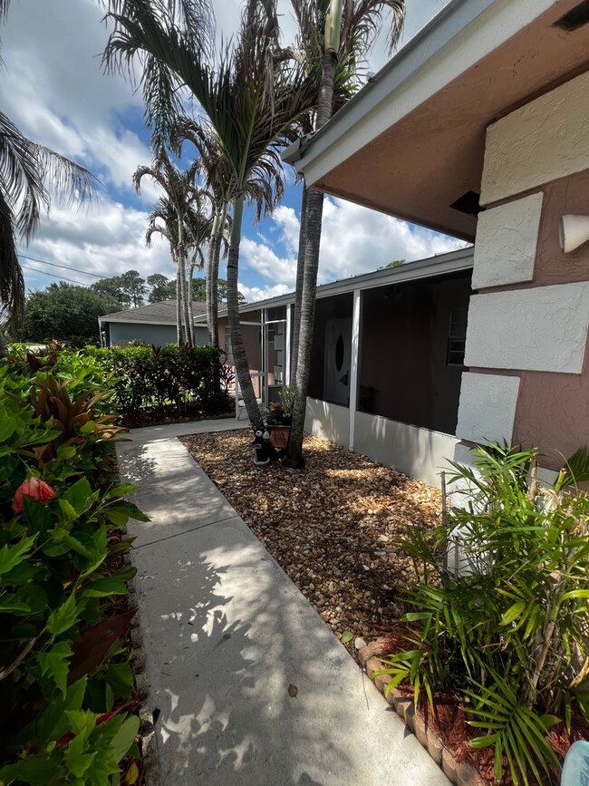 Building Photo - 3 BEDROOM 2 BATH CONVENIENTLY LOCATED WITH A TROPICAL OASIS IN THE BACK YARD!