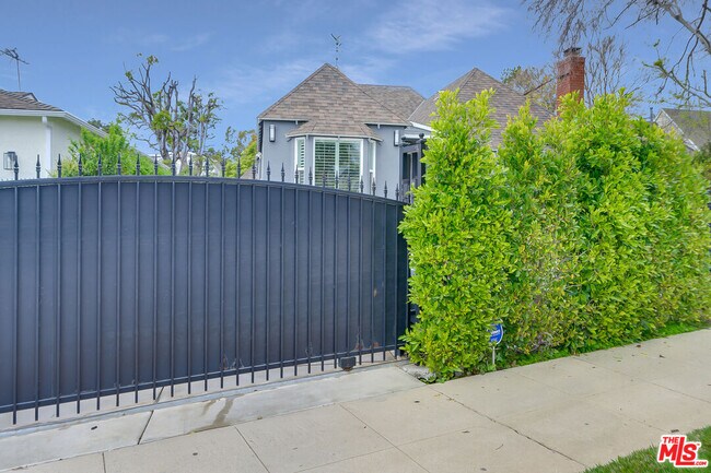 Building Photo - 149 S Kenter Ave