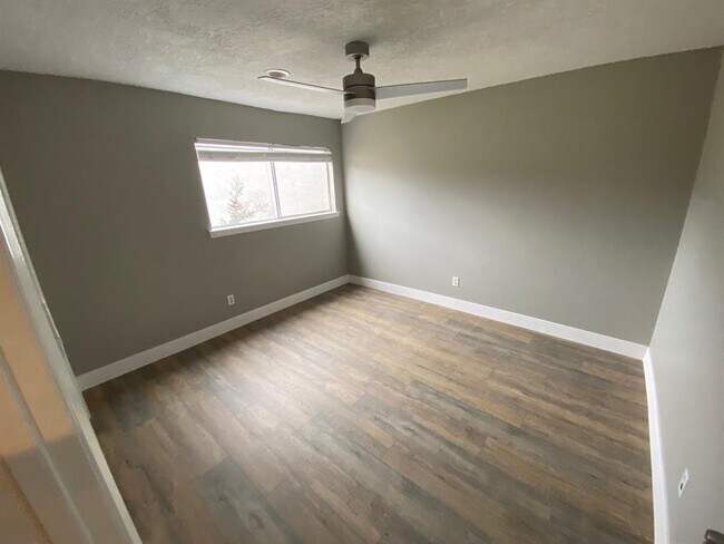 Building Photo - 74 April Hill