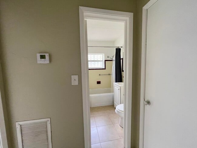 Building Photo - 2204 NW 3rd Ave