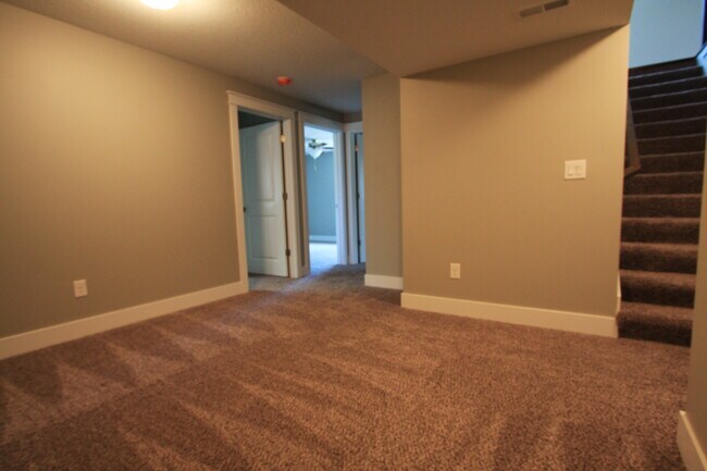 Building Photo - 426 Sunflower Dr