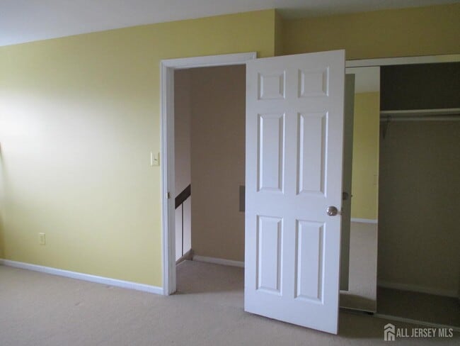 Building Photo - 1406 Woodbridge Commons Way