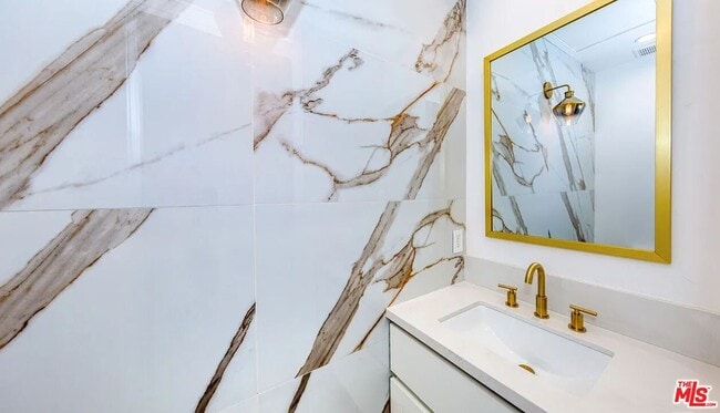 Building Photo - 1637 S Sherbourne Dr