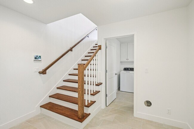 Building Photo - Main Street Townhomes