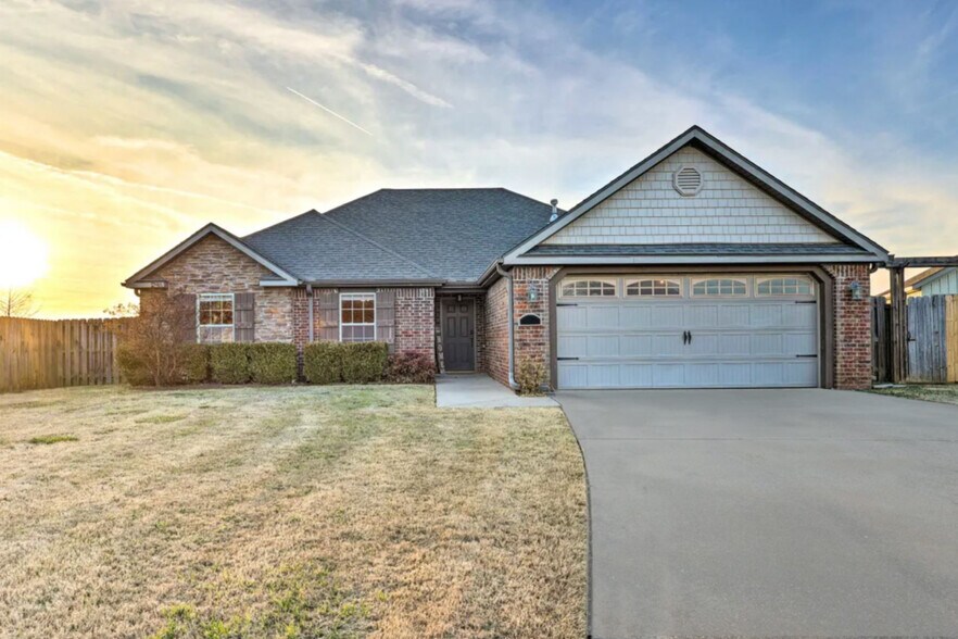 Building Photo - 450 Remson Ln