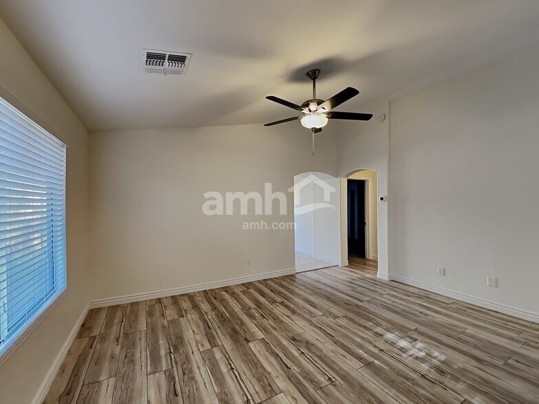 Building Photo - 31491 N Cactus Dr