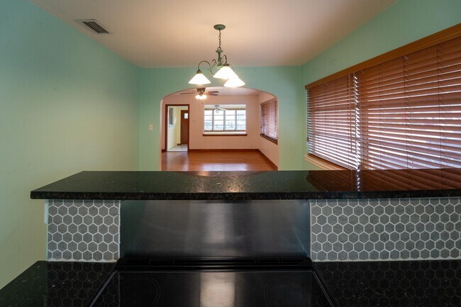Building Photo - 64 Fullerwood Dr