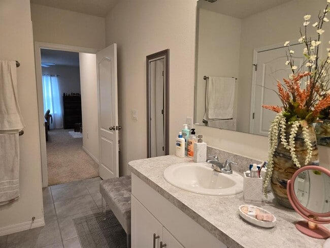 Building Photo - 3337 Perennial Ln