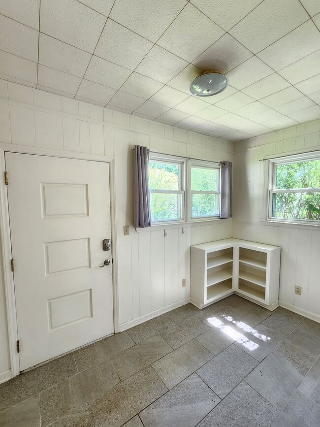 Building Photo - LOCATION! Close to Downtown Black Mountain