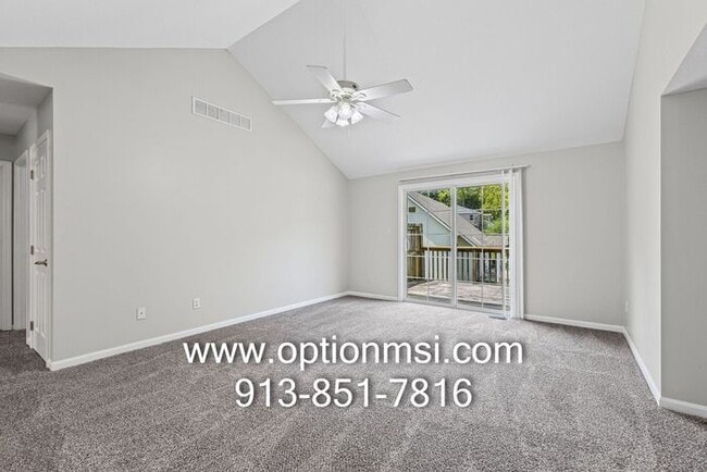 Building Photo - Welcome home to this beautifully updated 3-bedroom, 2-bath duplex in the heart of Johnson County!