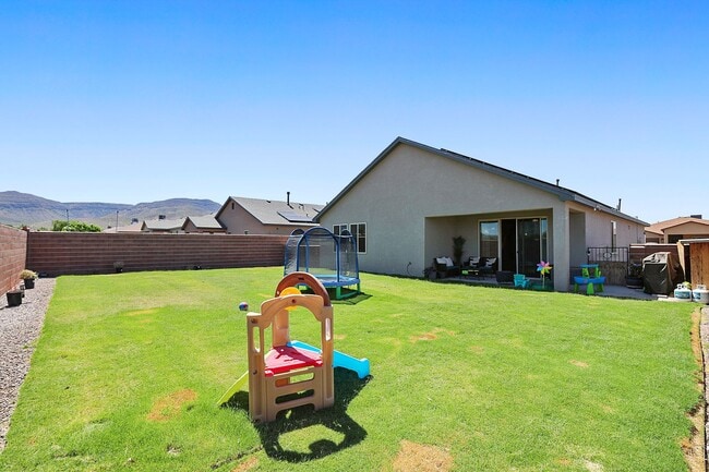 Building Photo - Beautiful 4 bedroom home with Solar Panels