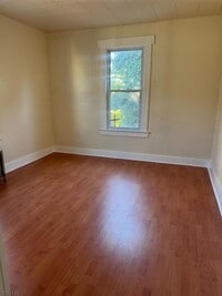 Building Photo - 16 Cutler St