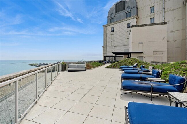 Building Photo - 850 N Lake Shore Dr