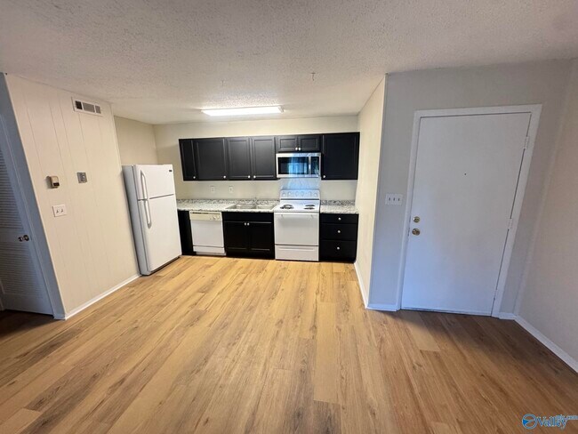 Building Photo - 6622 Willow Pointe Dr NW