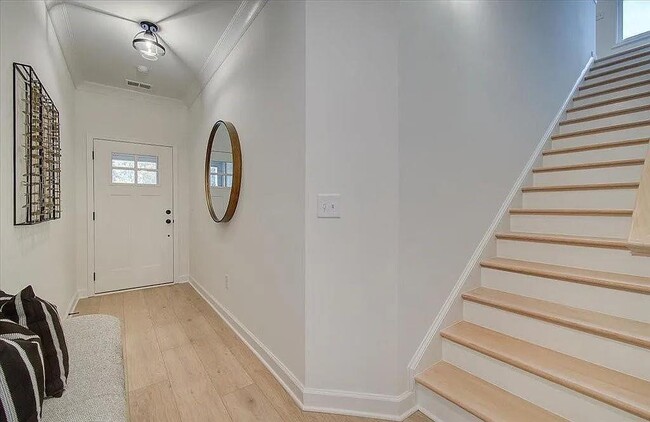 Building Photo - 121 Priestwood Ln