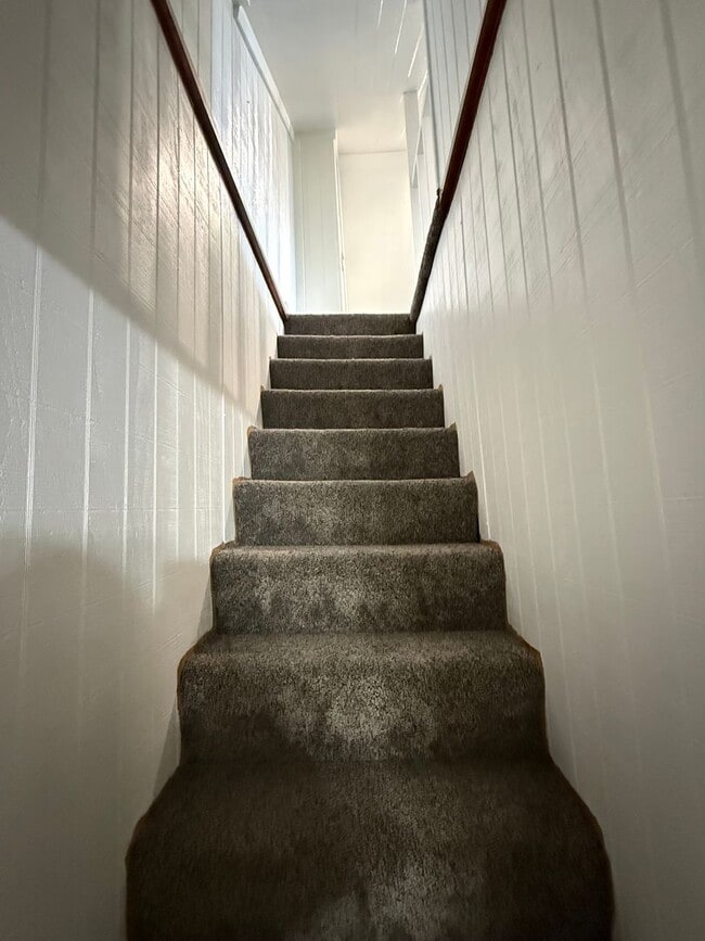 Building Photo - 4 bedroom townhouse for rent in Carlisle (bonus room with private entrance)