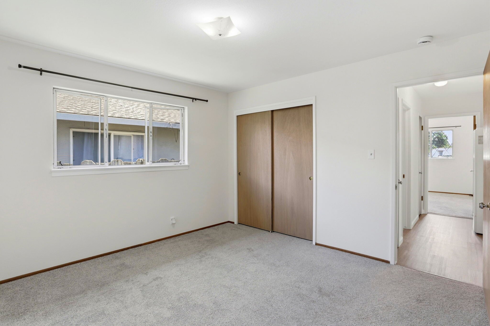 Building Photo - 2105 Royal Dr