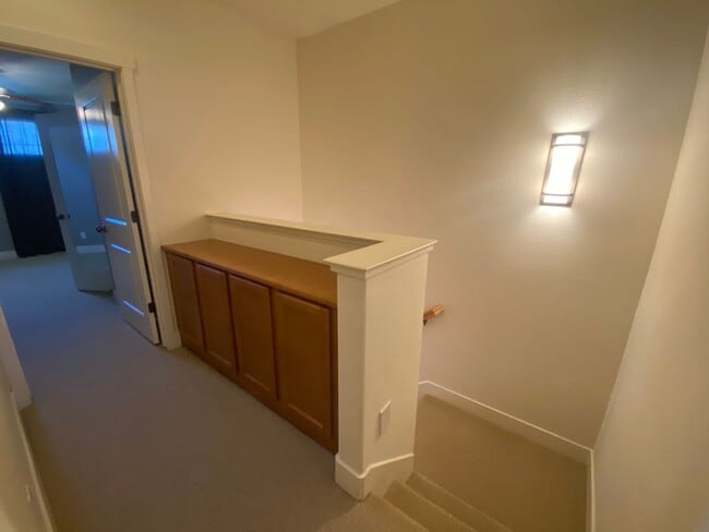 Building Photo - Newer Multi-Level Downtown Townhouse with Double Master Bedrooms