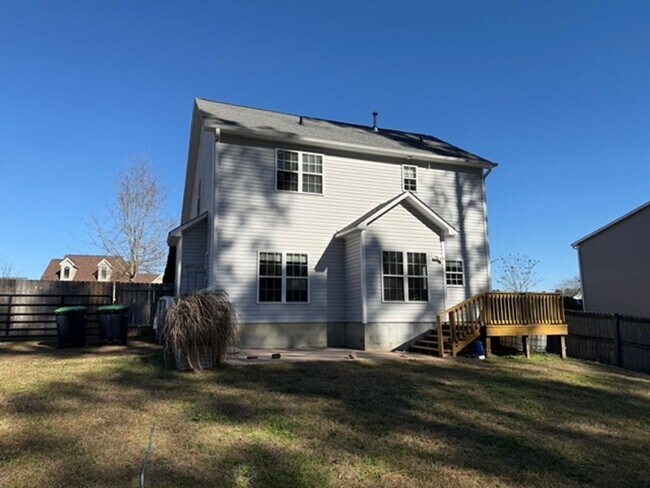 Building Photo - Welcome To Carriage Run!!