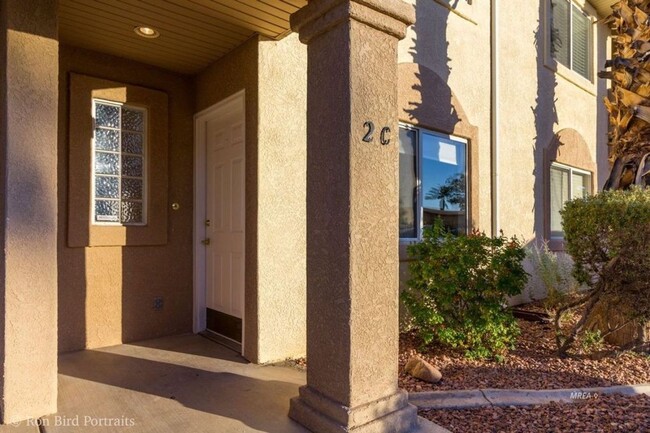 Building Photo - Aztec Circle Townhome, 2 bedroom 2.5 bath,...