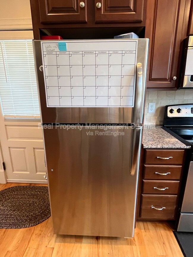 Building Photo - 11 Shady Ln