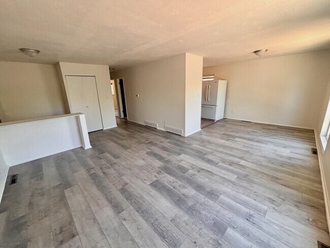 Building Photo - Spacious 4-Bedroom Home in Central Colorado Springs