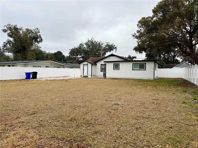 Building Photo - 901 Concord St