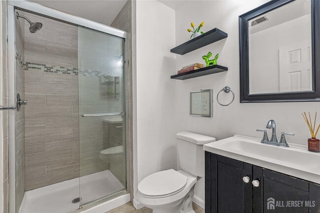 Building Photo - 115 Albury Way