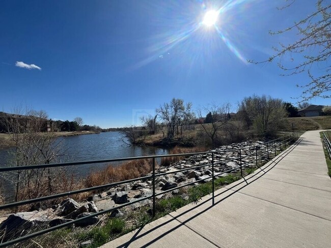 Building Photo - 811 E 98th-505