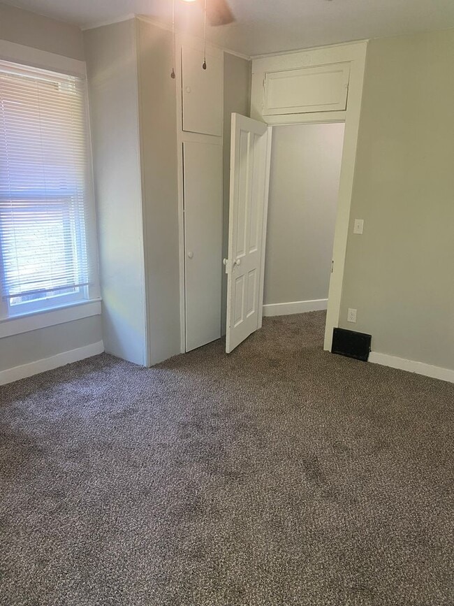 Building Photo - 625-627 S 10th Street