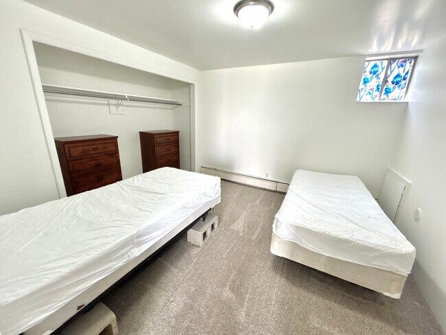 Building Photo - Pinnacle Apartments