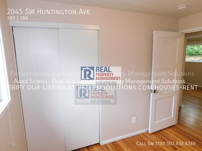 Building Photo - 2045 SW Huntington Ave