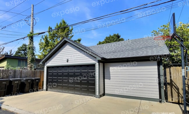 Building Photo - 5245 W Ardmore Ave