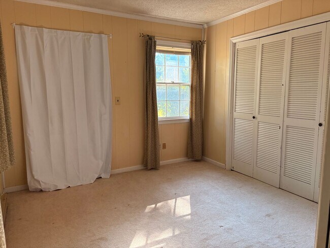 Building Photo - 203 Fleetwood Dr