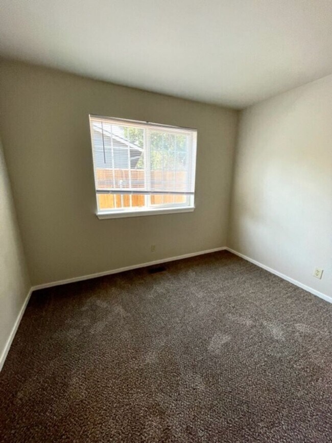 Building Photo - **Charming Midtown Single-Level Home on a ...
