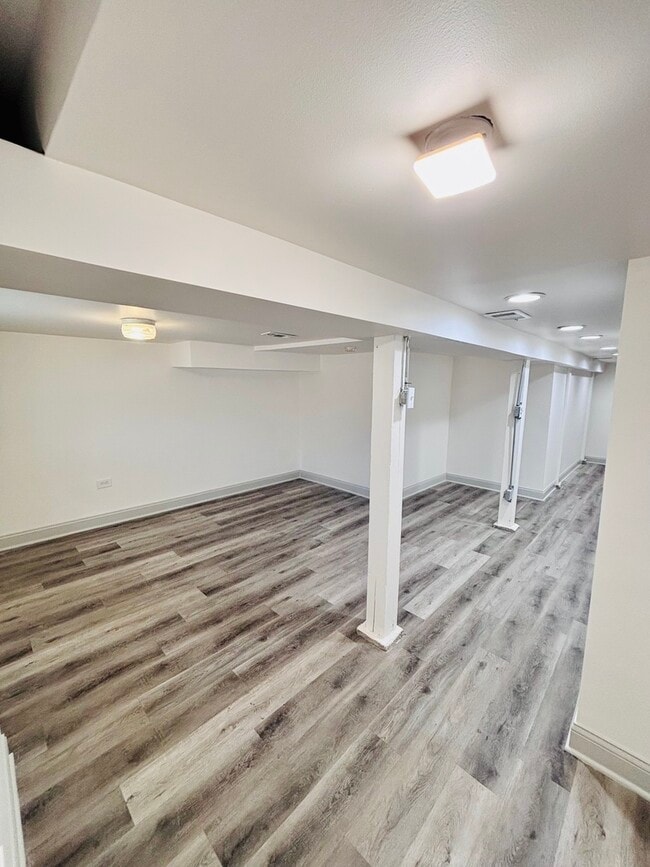 Building Photo - 1715 N Meade Ave