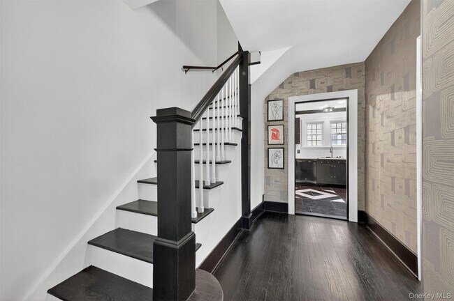 Building Photo - 32 Dutchess Terrace