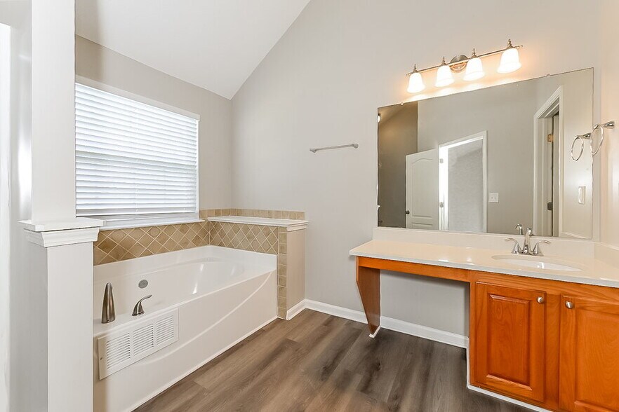 Building Photo - 2407 Brookgate Way