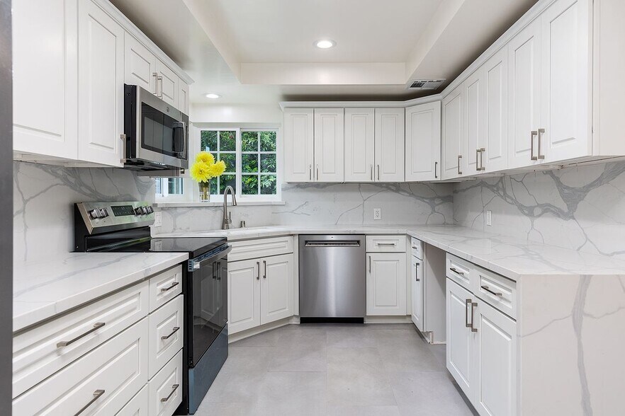 Building Photo - 3511 Paraiso Way