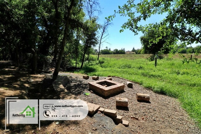 Building Photo - 4750 Pheasant Dr