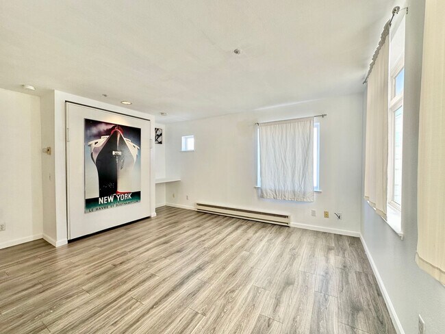 Building Photo - Epic REA: Bright Top Floor Corner Studio w...