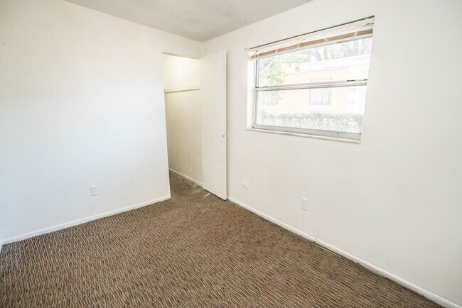 Building Photo - 8707 N Mandarine Pl